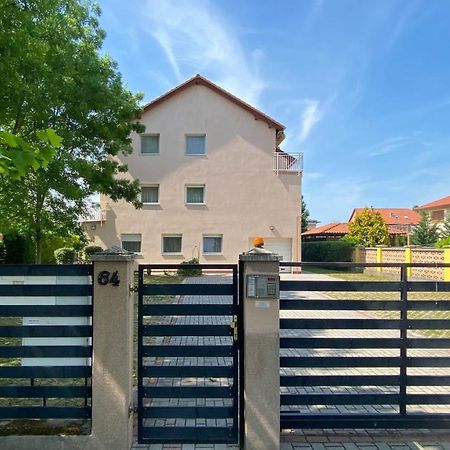 Appartement Aranypart Apartman à Siófok Extérieur photo