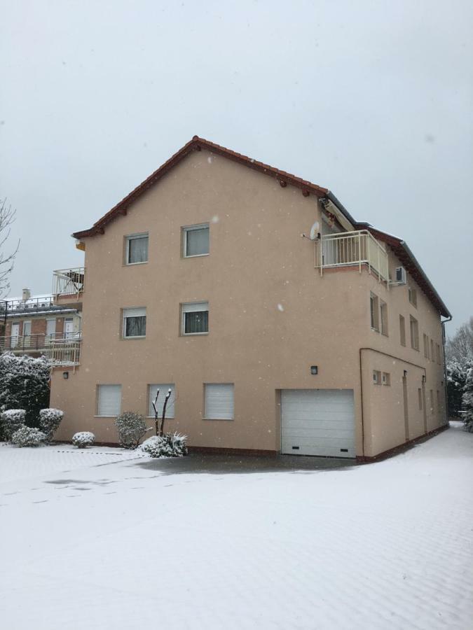 Appartement Aranypart Apartman à Siófok Extérieur photo