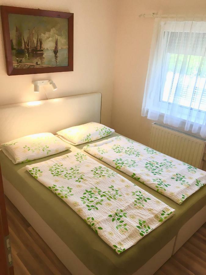 Appartement Aranypart Apartman à Siófok Extérieur photo